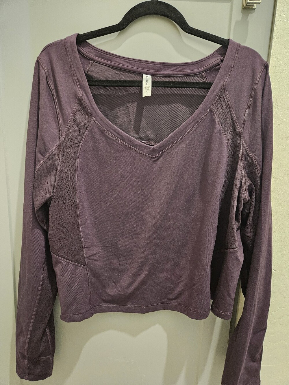 Women's V-Neck Long Sleeve Top in Dusty Purple
